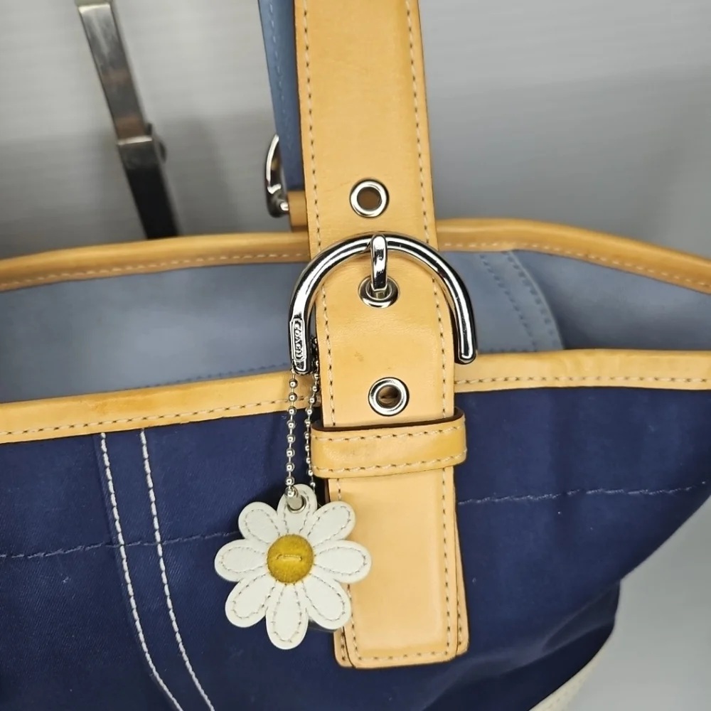 Coach Vintage Y2K SoHo Hampton Mini Daisy Canvas Tote Bag Purse L3J-4428 - Picture 12 of 12
